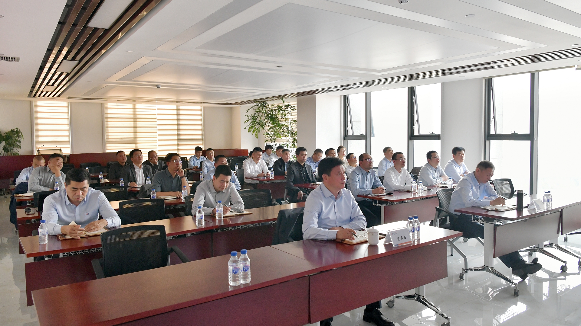 蓝颜
集团召开2023年三季度营销系统工作会.jpg